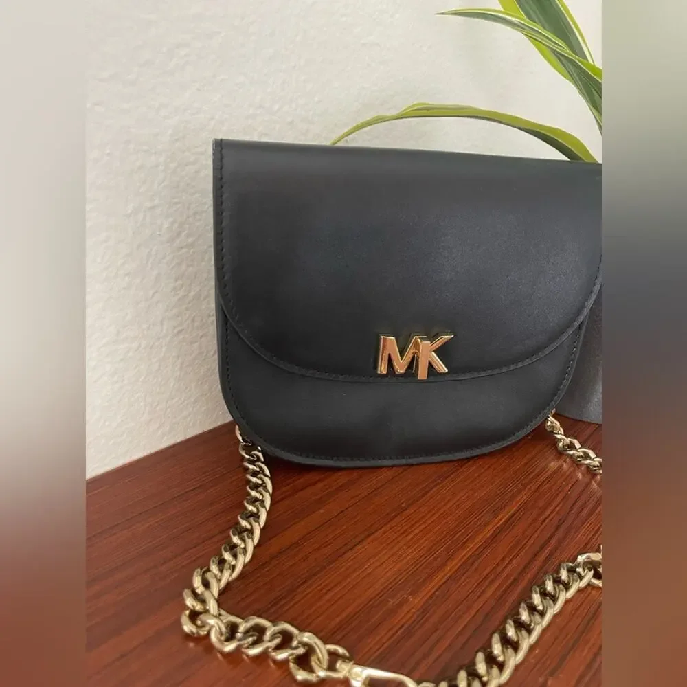 MICHAEL KORS - Black Fanny Pack Belt Bag Purse